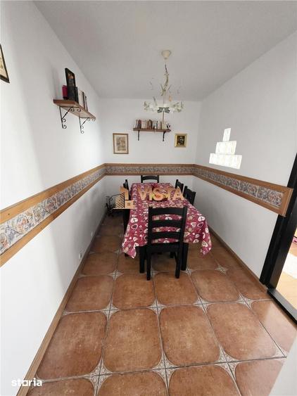 Apartament cu 4 camere decomandat, mobilat în Valea Cetății