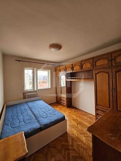 Apartament cu 3 camere decomandat, mobilat în Între Lacuri