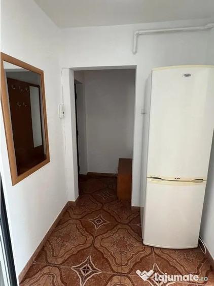 Apartament cu 2 camere semidecomandat în Florilor