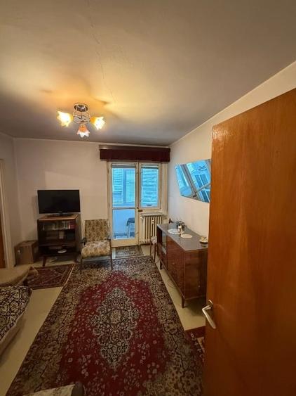 Apartament cu 2 camere semidecomandat în Berceni