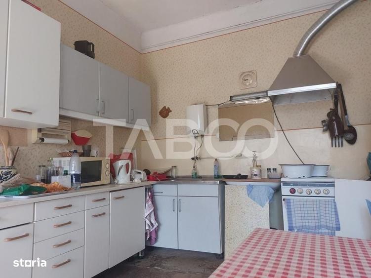 Casă cu 4 camere în Central
