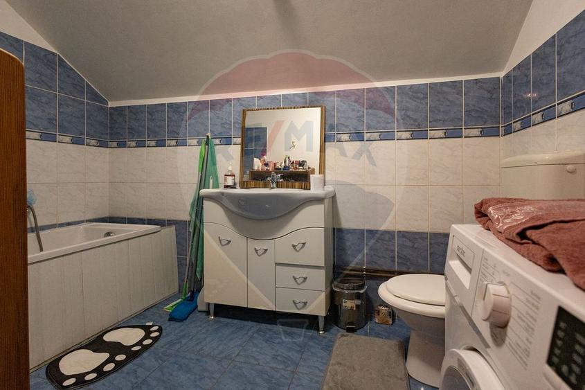 Casă individuală cu 6 camere cu Teren 266 Mp în Șagului