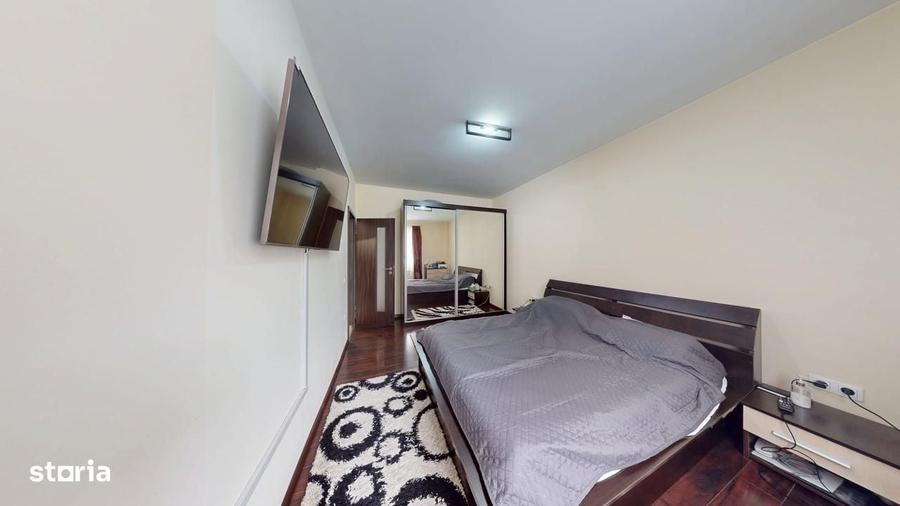 Apartament cu 3 camere semidecomandat în Turnișor