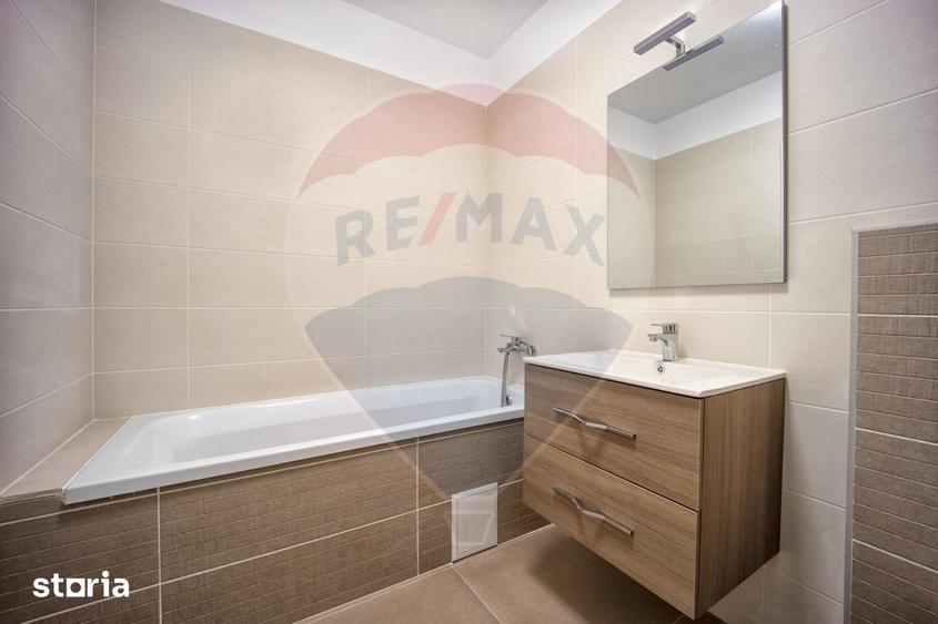 Apartament cu 3 camere decomandat în Cristian