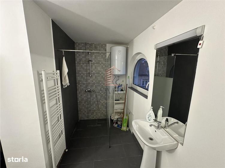 Casă cu 4 camere cu Teren 70 Mp în Central