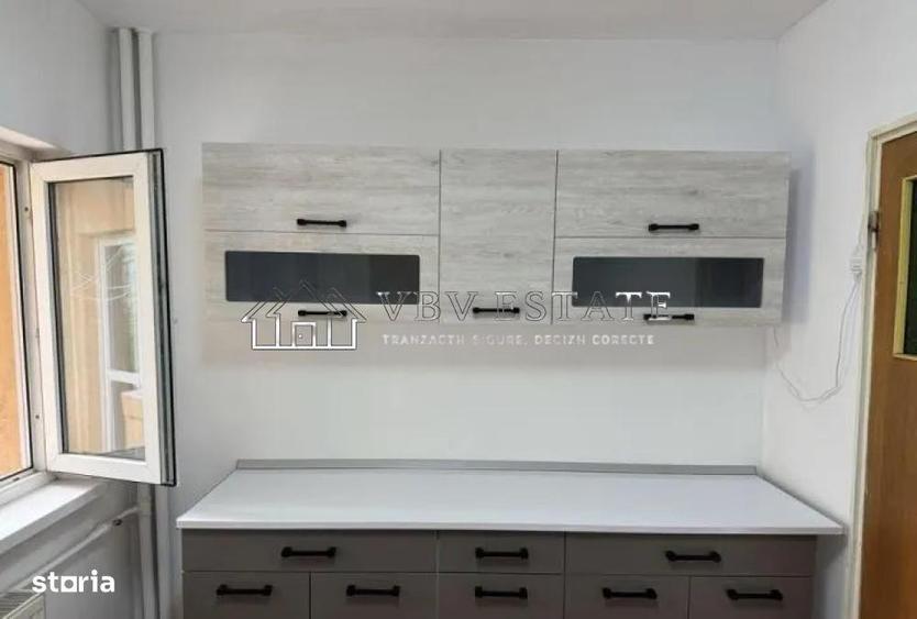Apartament cu 3 camere semidecomandat, mobilat în Tineretului