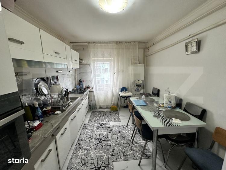 Apartament cu 4 camere decomandat, mobilat în Craiovița Nouă
