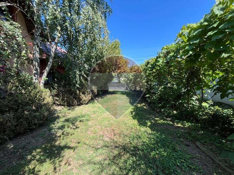 Casă individuală cu 6 camere cu Teren 2800 Mp în Butimanu
