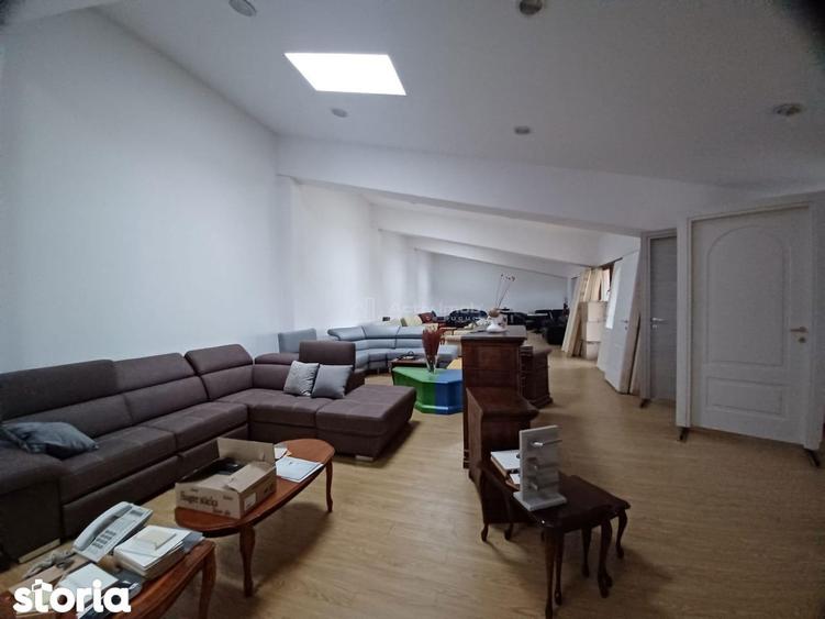 Spațiu comercial, de 1,400 mp, în Corbeanca