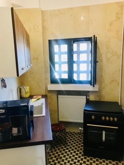 Apartament cu 2 camere semidecomandat, mobilat în Calea Victoriei