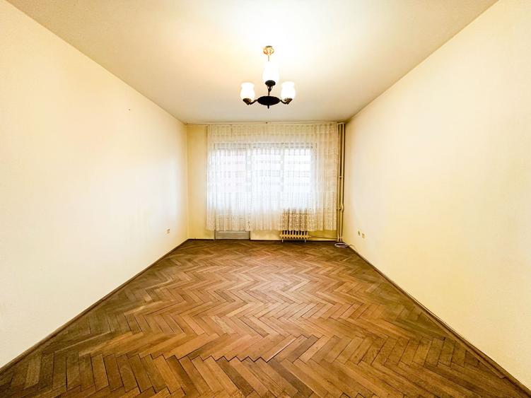 Apartament cu 4 camere decomandat în Republicii