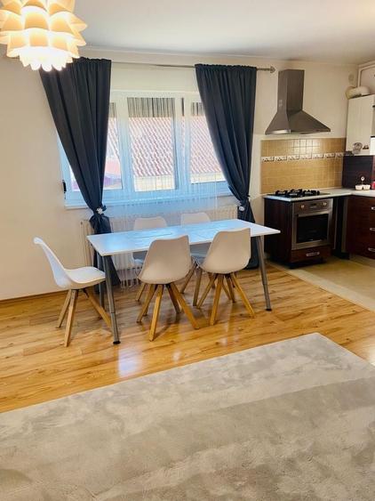 Apartament cu 3 camere decomandat în Lazaret