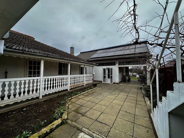 Casă individuală cu 7 camere cu Canalizare în Sânmartin
