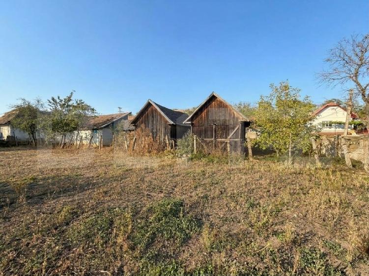 Casă individuală cu 5 camere cu Teren 1900 Mp în Iacobeni