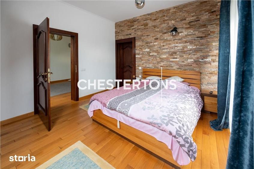 Casă cu 8 camere cu Teren 814 Mp în Hoghiz