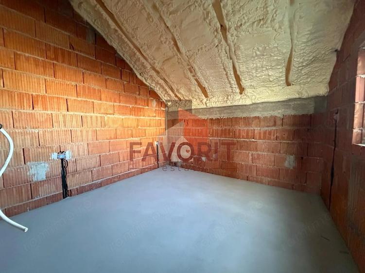 Casă cu 4 camere cu Teren 250 Mp în Sânandrei