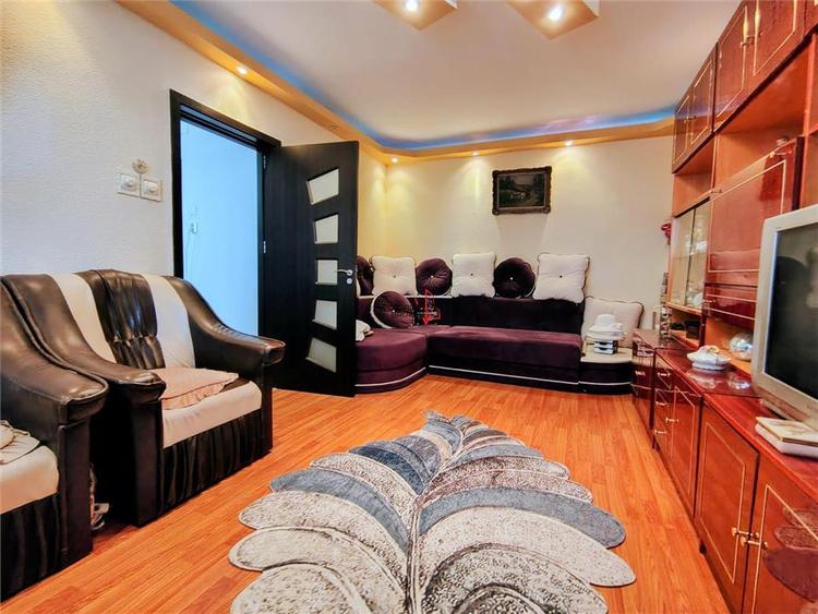 Apartament cu 2 camere decomandat în Titan