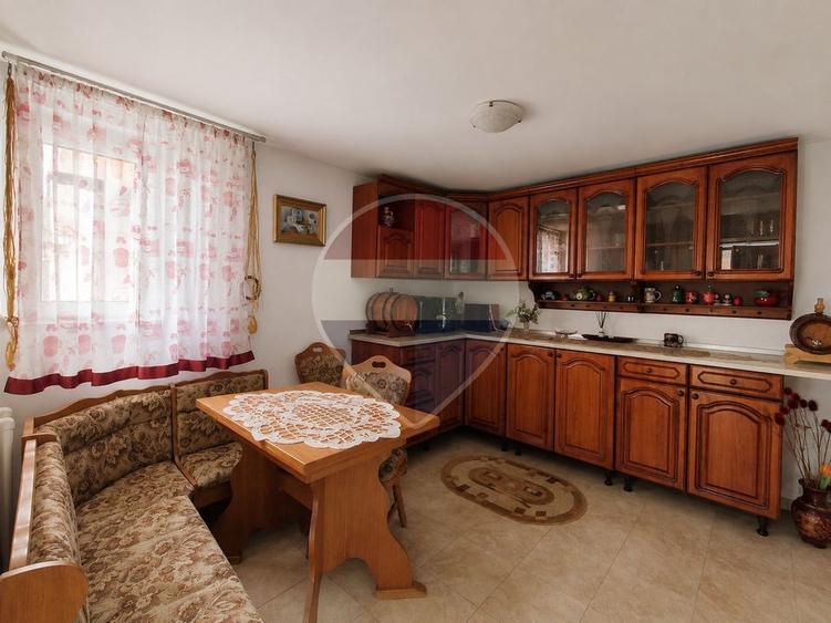 Casă individuală cu 5 camere cu Teren 550 Mp în Tărtășești