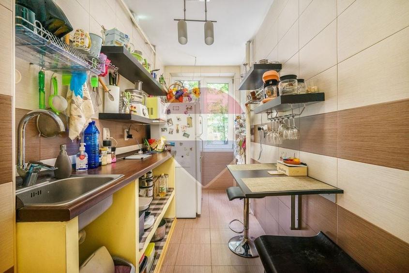 Apartament cu 3 camere semidecomandat, mobilat în Drumul Taberei