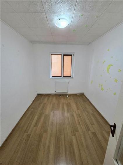 Apartament 3 Camere, Semidecomandat, zona Badea Cartan - 4