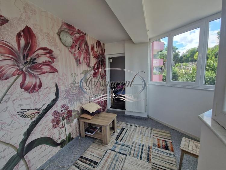 Apartament cu 3 camere semidecomandat, mobilat în Andrei Mureșanu