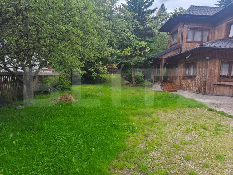 Casă individuală cu 8 camere cu Teren 1756 Mp în Câmpulung Moldovenesc