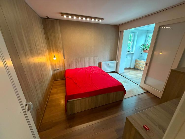 Apartament cu 3 camere semidecomandat în Titan