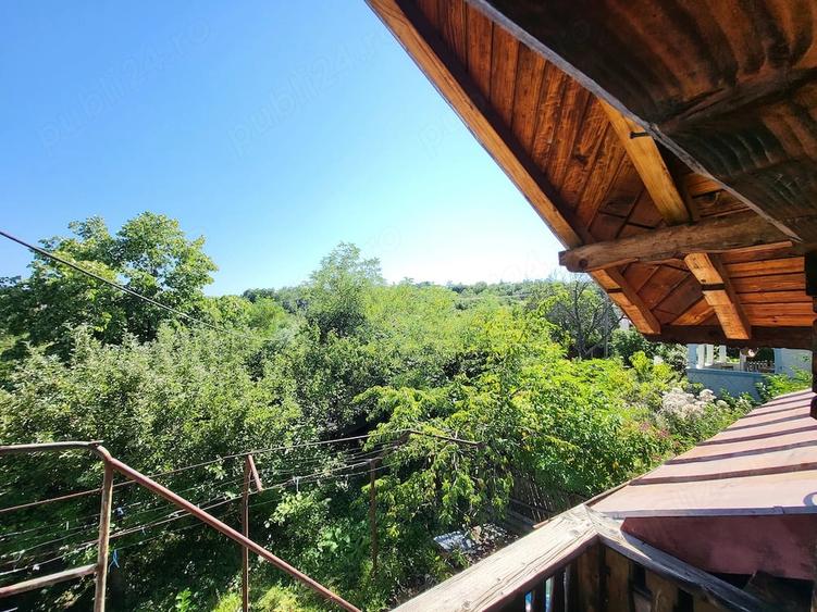 Casă cu 4 camere cu Teren 100 Mp în Predeal