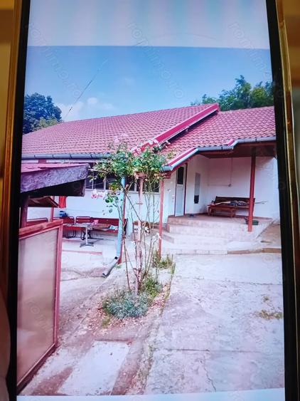 Casă cu 3 camere cu Teren 3500 Mp în Central