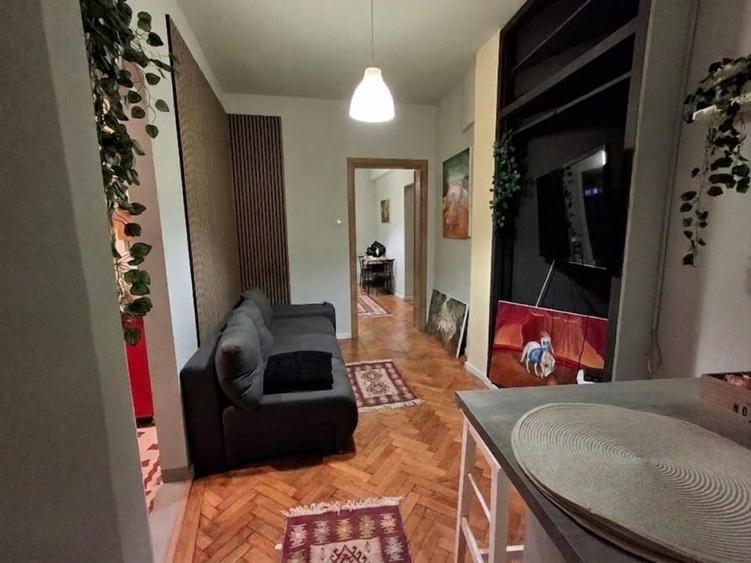 Apartament cu 2 camere decomandat, mobilat în Universitate