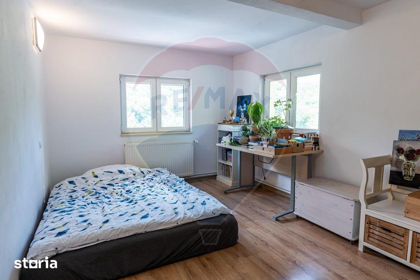 Casă cu 4 camere cu Teren 500 Mp în Central