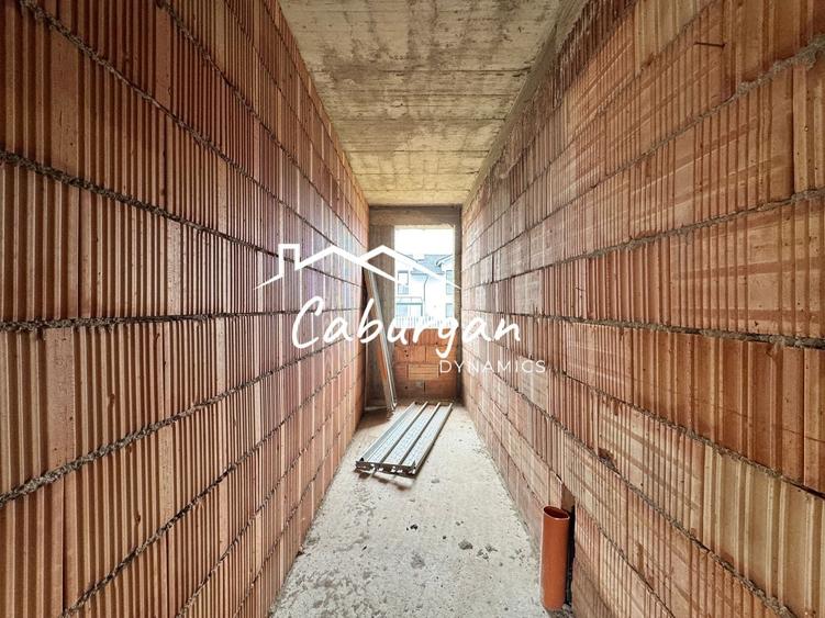Duplex cu 4 camere cu Canalizare în Exterior Vest