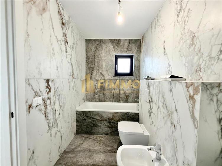 Duplex cu 4 camere cu Canalizare în Exterior Est
