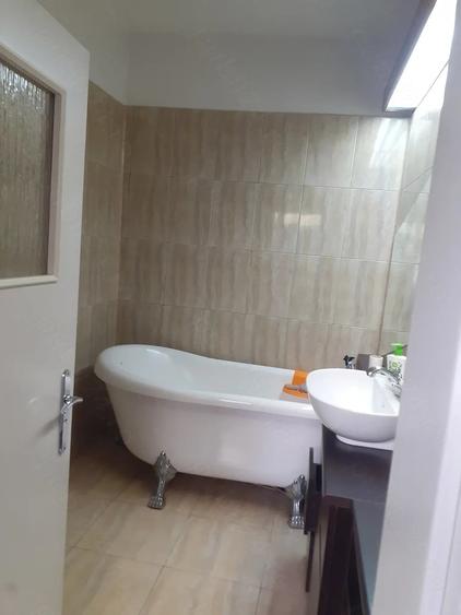 Apartament cu 2 camere decomandat în P-ța Victoriei