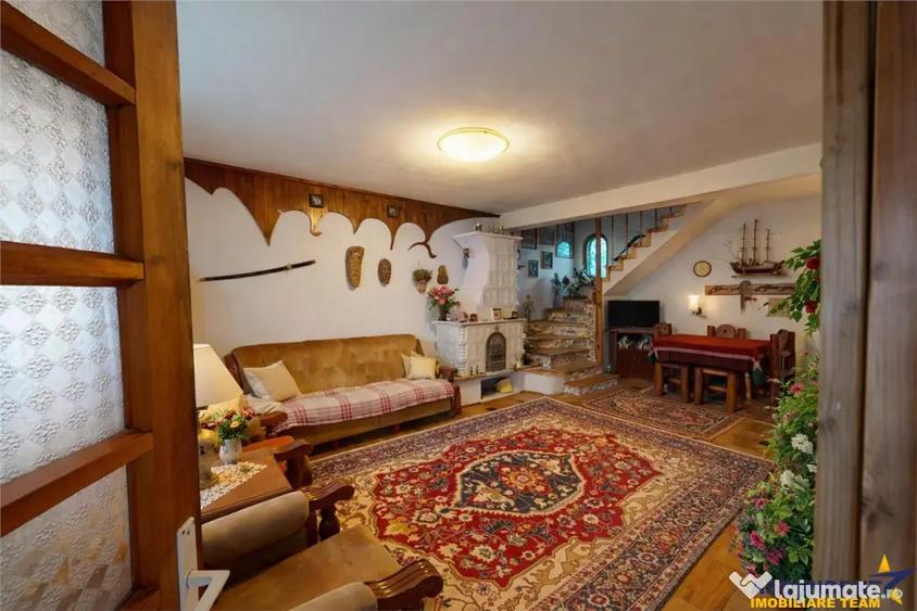 Casă cu 8 camere cu Teren 1000 Mp în Bran