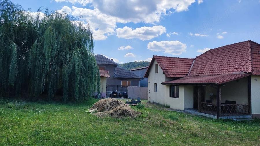 Casă cu Teren 1000 Mp în Central