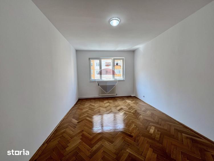 Apartament cu 3 camere decomandat în Vasile Aaron