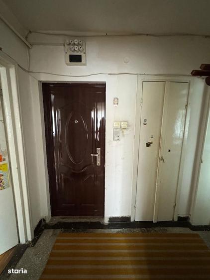 Apartament cu 3 camere semidecomandat în Săsar