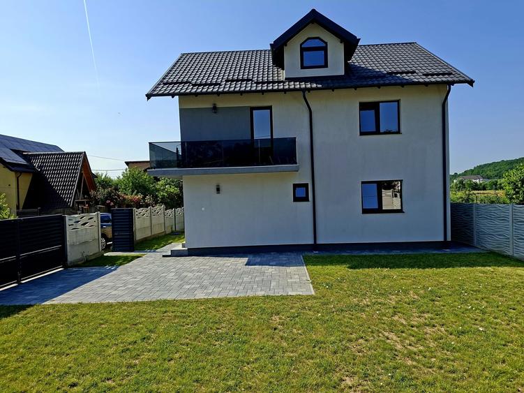 Casă individuală cu 4 camere cu Canalizare în Mărăcineni