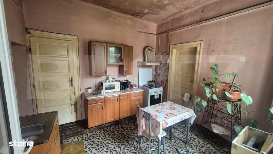 Casă cu 4 camere în Central