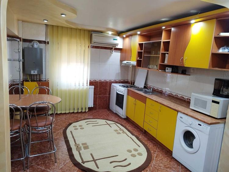 Apartament cu 3 camere decomandat în Ultracentral