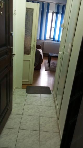 Apartament cu 2 camere nedecomandat în Tractorul