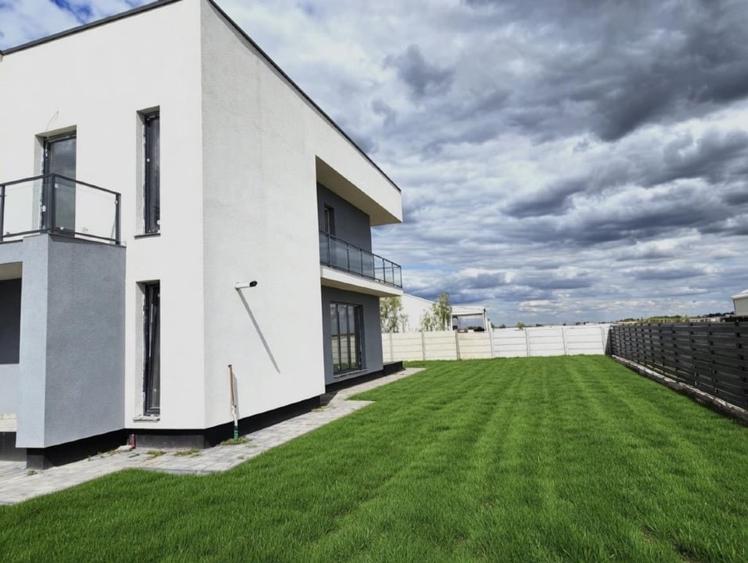 Casă individuală cu 5 camere cu Teren 750 Mp în Corbeanca