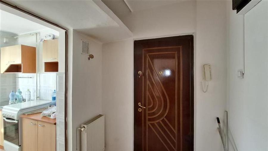 Apartament cu 2 camere semidecomandat în 9 Mai