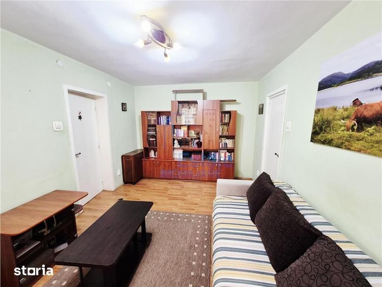 Apartament cu 3 camere în Podu Roș