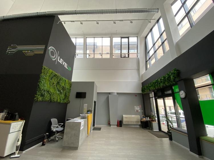 Spațiu comercial, de 16,000 mp, în Domenii