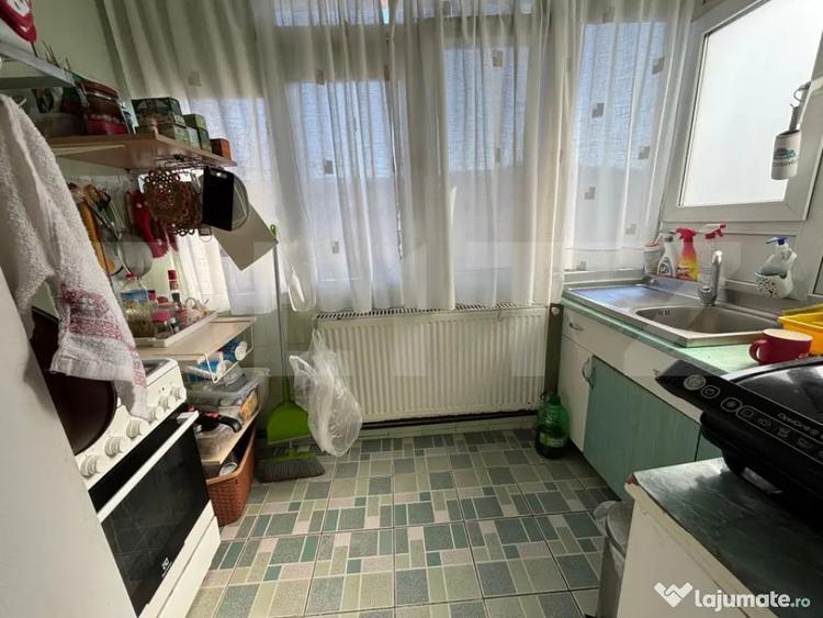 Apartament cu 3 camere decomandat în Nicolina
