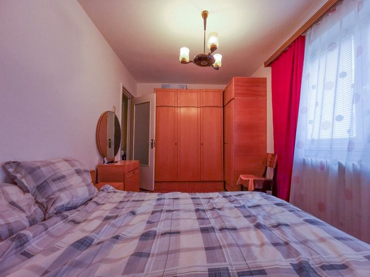 Apartament cu 4 camere semidecomandat în Gojdu