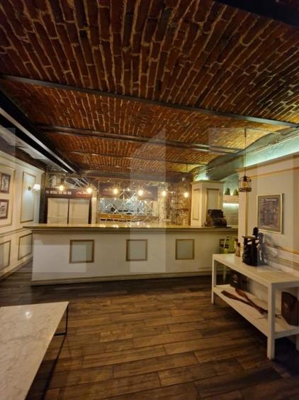 Spațiu comercial, de 240 mp, în Central