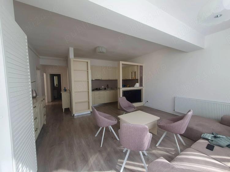 Apartament cu 3 camere decomandat în Titan